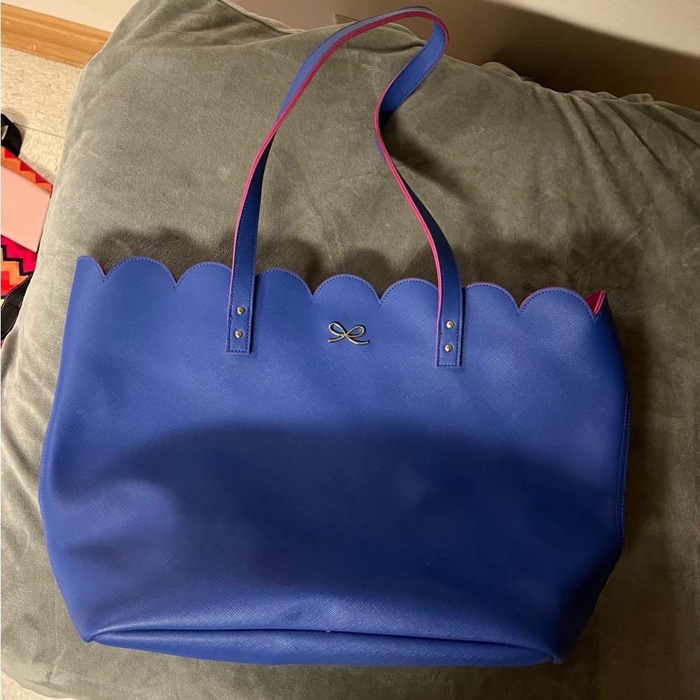 Large Bath & Body Works Tote Bag Zipper closure